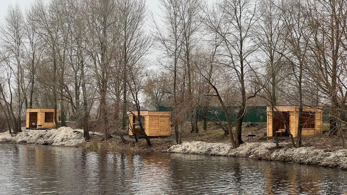 На озері в Дарницькому районі виявили забруднення