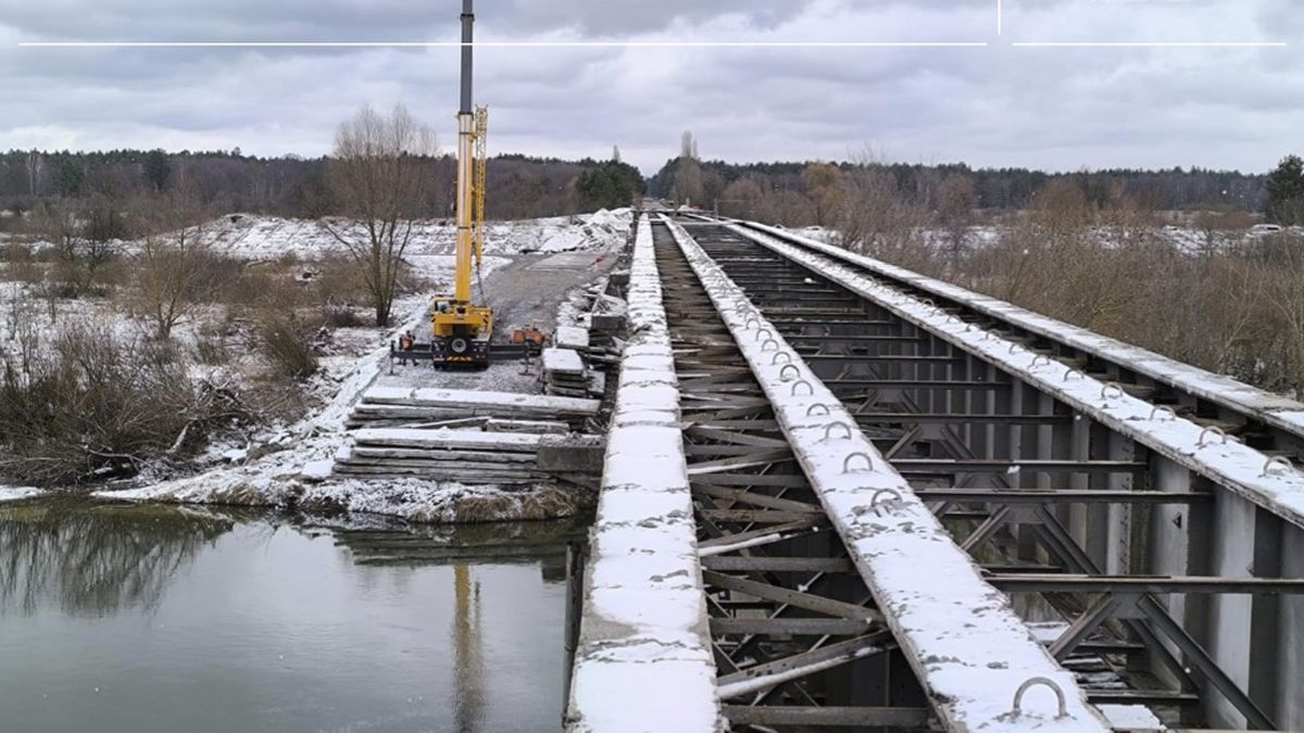 На Київщині відбудовують один із найдовших мостів у регіоні