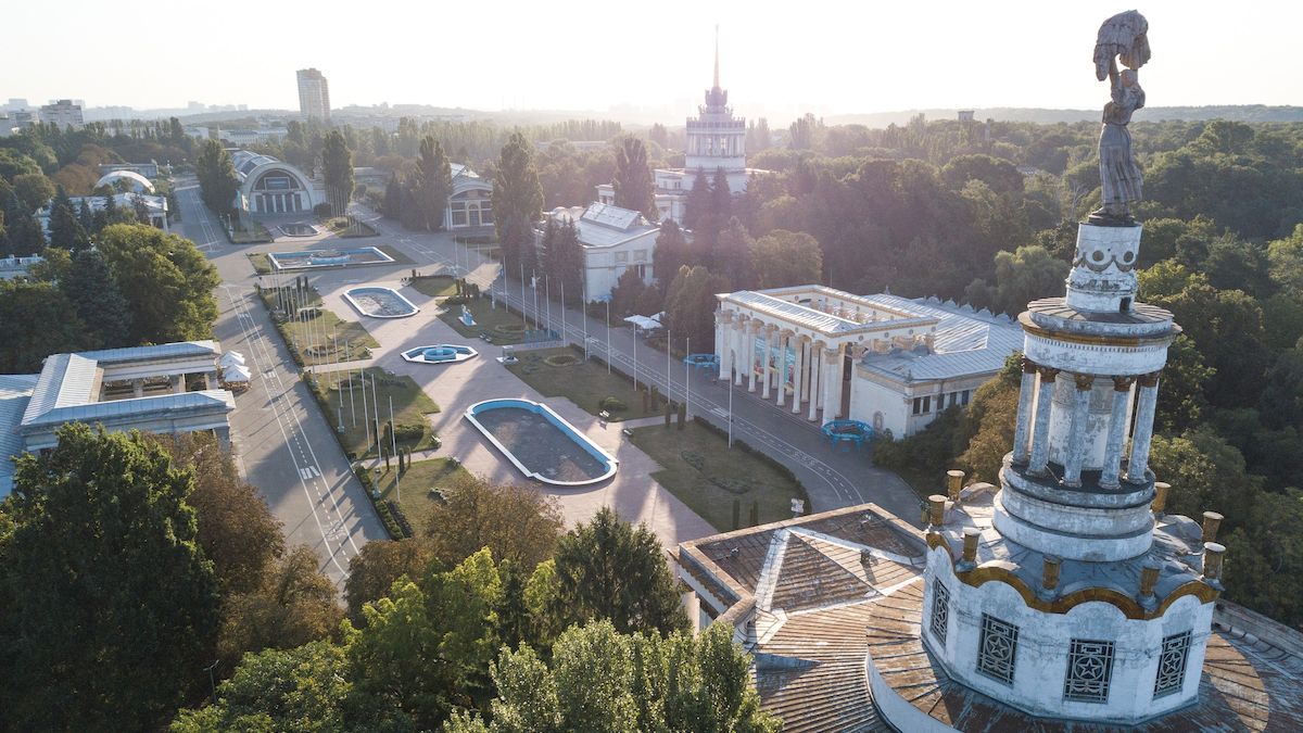 Вхід тільки за дрескодом: на ВДНГ проведуть етнічно-електронну подію "Вирій. Простонеба"