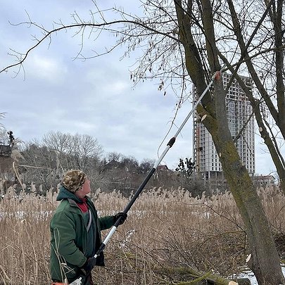 У парку біля Совських ставків продовжують наводити лад: що там роблять - 412x412