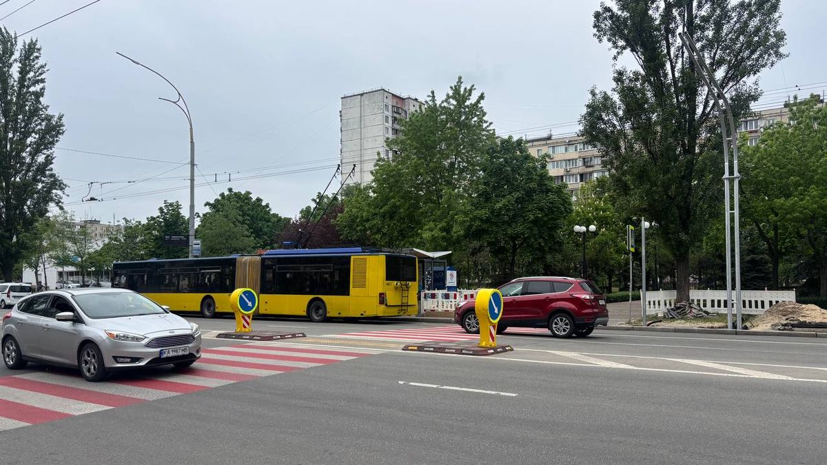 На Оболоні облаштовують світлофори з урахуванням потреб велосипедистів