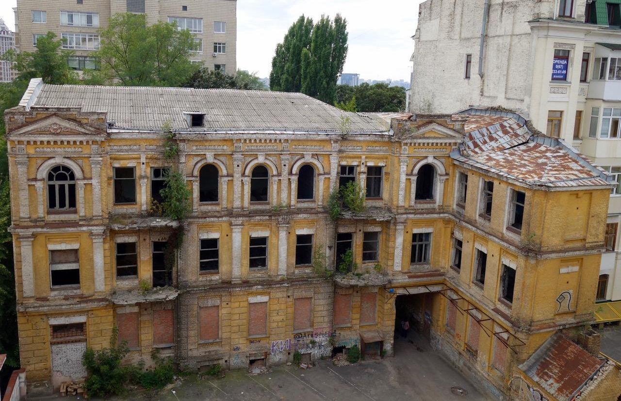 Суд зобов'язав Міноборони відреставрувати садибу Сікорського: її повернуть у власність Києва