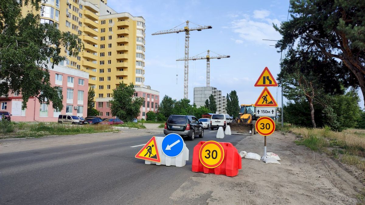 Перехрестя у Бортничах зроблять безбар'єрним, встановлять там світлофори та змінять схему руху