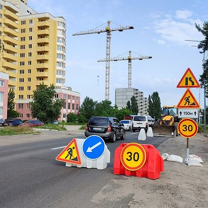 Перехрестя у Бортничах зроблять безбар'єрним, встановлять там світлофори та змінять схему руху - 412x412