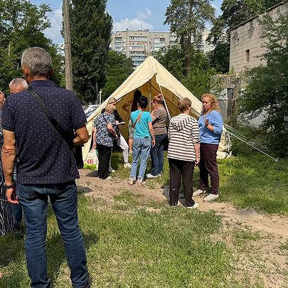 У Дарницькому районі розгорнули штаб допомоги постраждалим від нічного обстрілу - 412x412