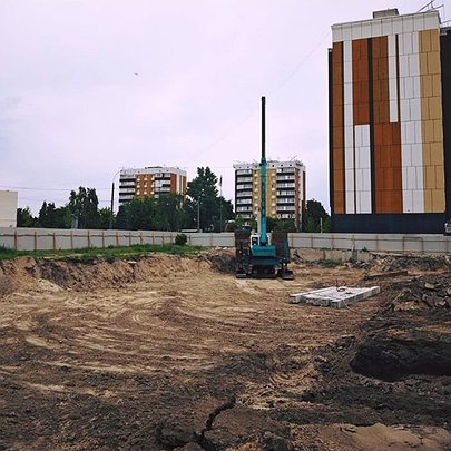 У Бородянці зводять нову багатоповерхівку на місці будинку, який окупанти знищили авіабомбою - 412x412