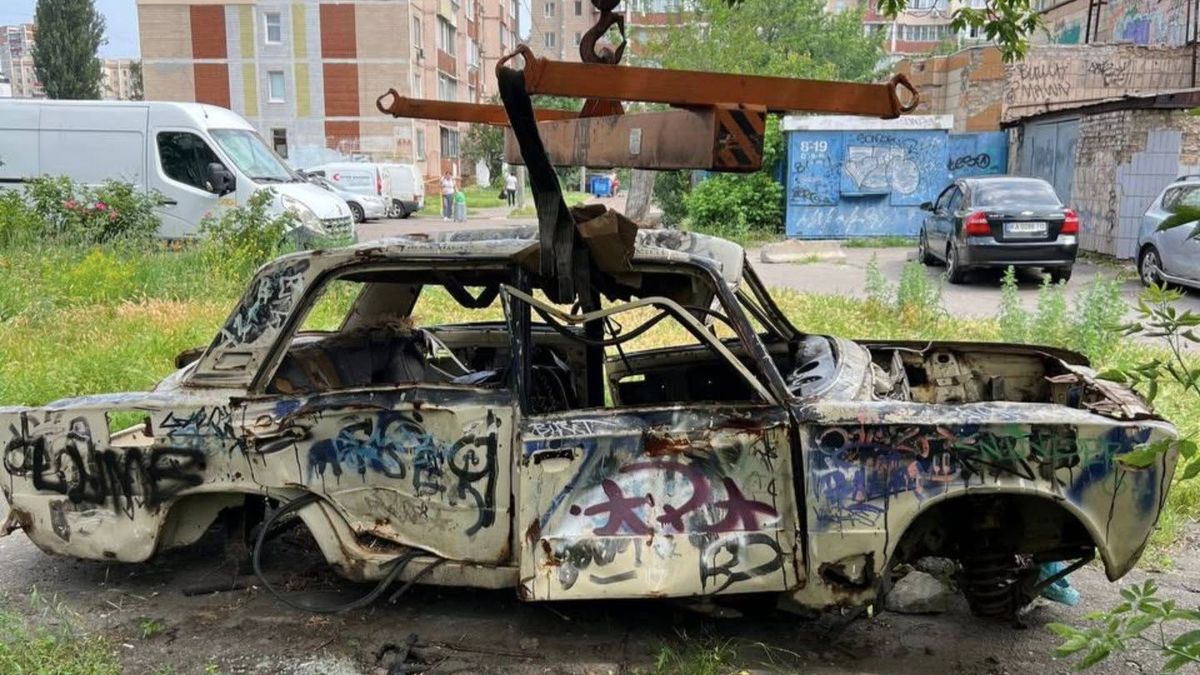 У Деснянському районі прибрали 43 покинутих авто