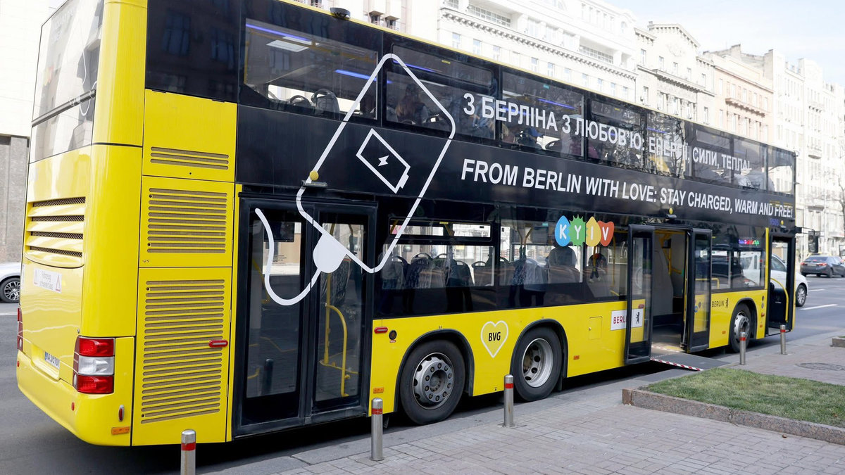 У Києві запустили безплатний екскурсійний автобус для захисників і захисниць: фото