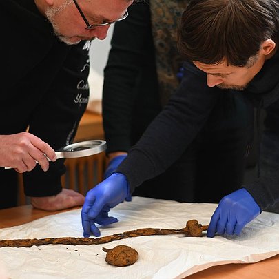 Жителі Житомирщини випадково знайшли рідкісний меч часів Київської Русі - 412x412