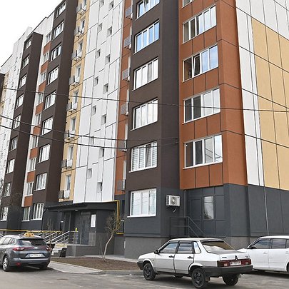 Під Києвом відновили дві пошкоджені обстрілами багатоповерхівки: фото - 412x412