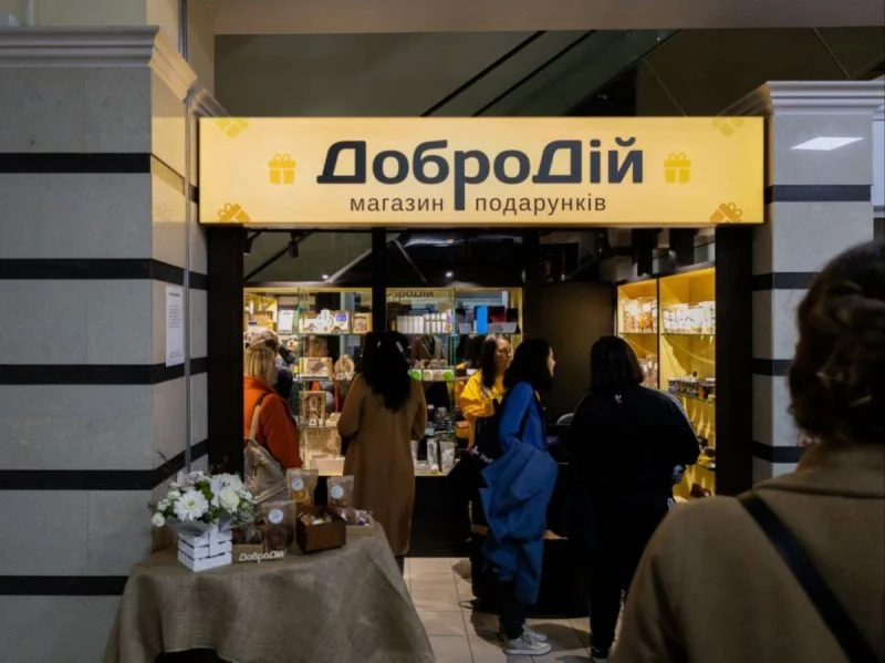 В універмазі "Україна" з'явився магазин подарунків від соціальних підприємців