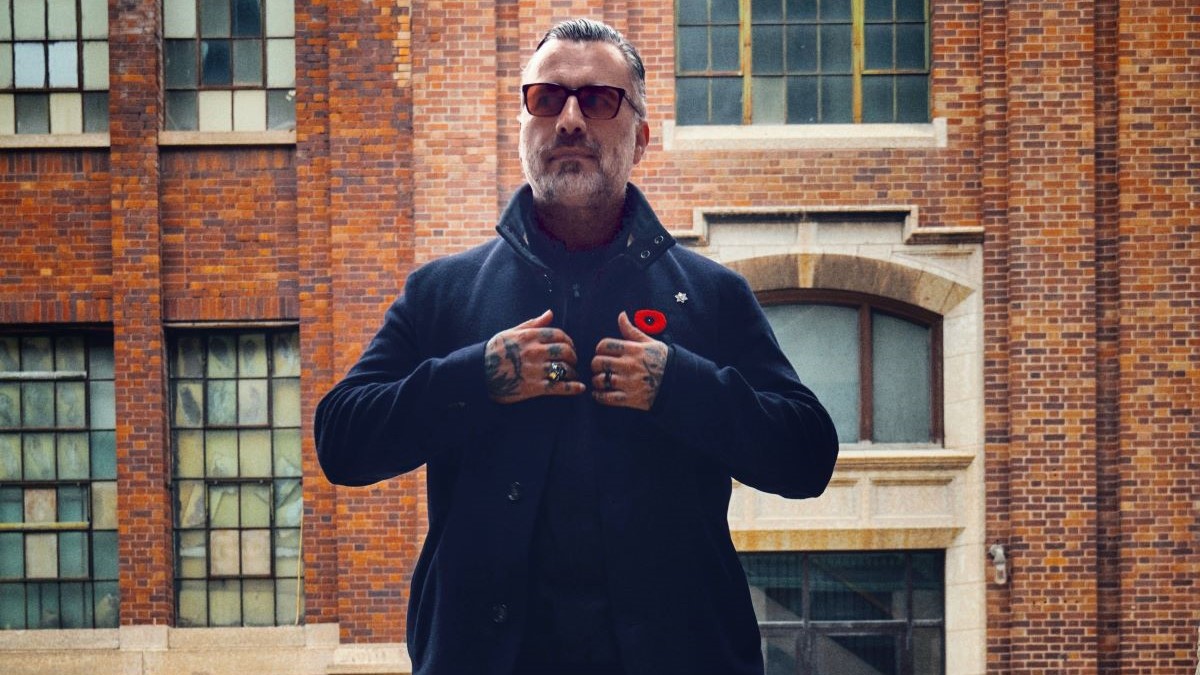 Канадський митець Дарсі Атаман — про зцілення музикою, враження від України та птаха із залишків російських ракет