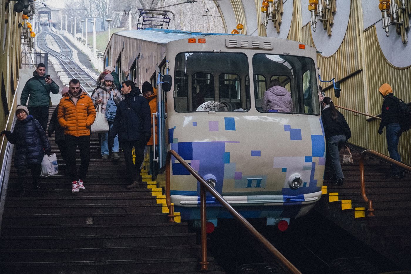 У "Київ Цифровий" тепер можна побачити рух фунікулера та закриті входи у метро