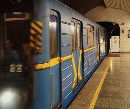 "Начальник відмовляв і висміював": як у метро Києва відохочують жінок працювати машиністками - 412x412