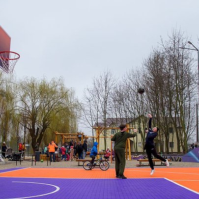У Бородянці відкрили експериментальний "Активний Парк" із зонами для вуличних видів спорту: фото - 412x412