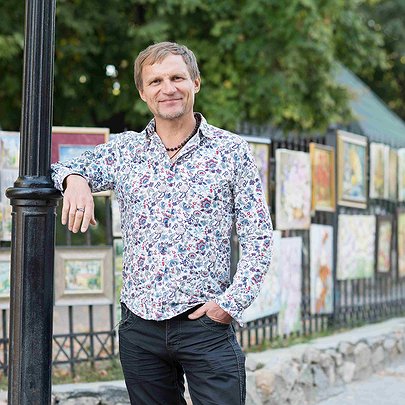 Київські сусіди: Олег Скрипка — про життя та улюблені місця на Подолі - 412x412