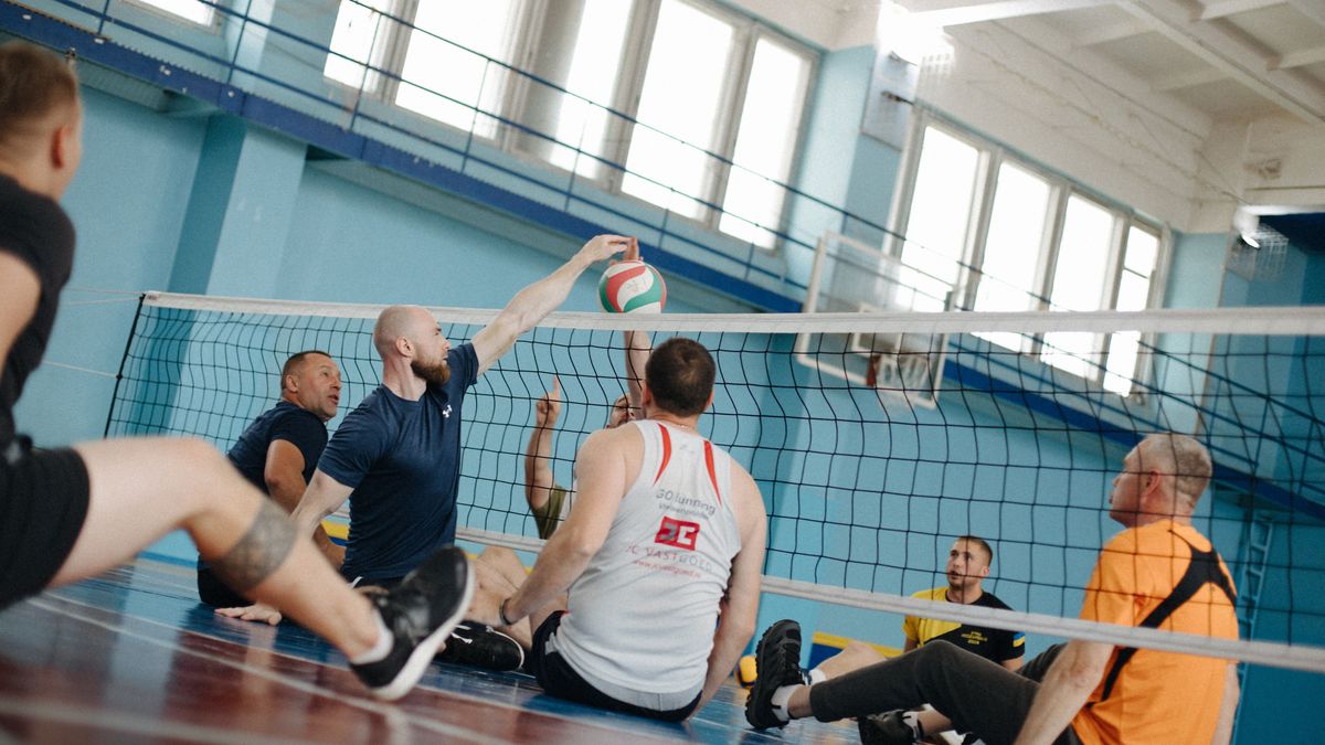 У Києві проведуть всеукраїнські змагання з волейболу сидячи серед ветеранів: що там буде