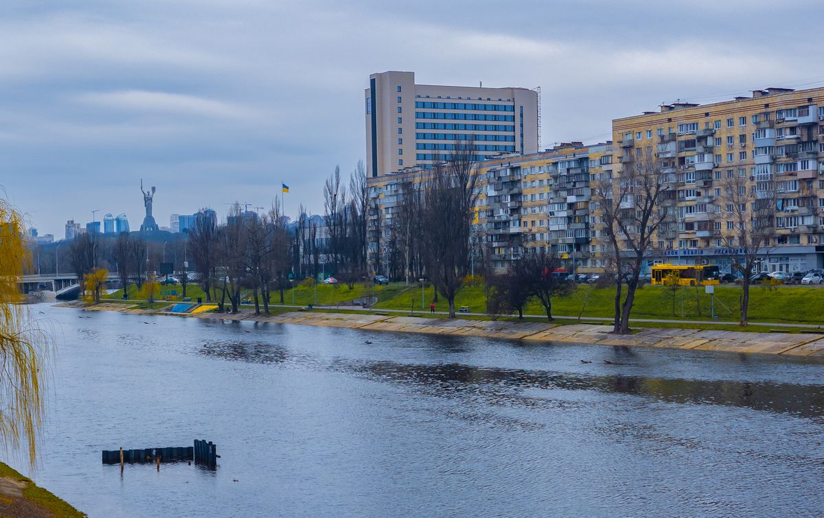 На Русанівці через ремонт обмежили рух: як зміняться маршрути транспорту