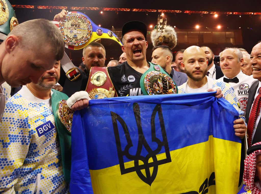 Олександр Усик став абсолютним чемпіоном світу з боксу в надважкій вазі