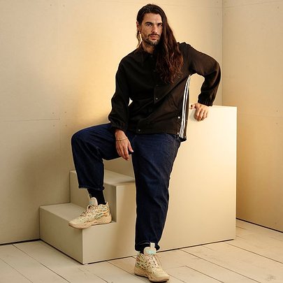 Режисер фільму "Сират" Олівер Лаше — про рейв, містику та знімання в пустелі - 412x412