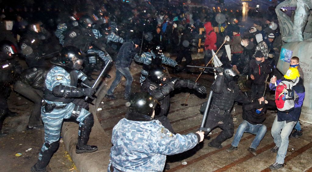 30 листопада в історії Києва: побиття студентів на Майдані та відкриття Незалежної медіа-профспілки