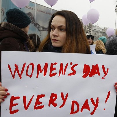 Як відзначають 8 Березня в Україні: права жінок, історія та еволюція свята - 412x412