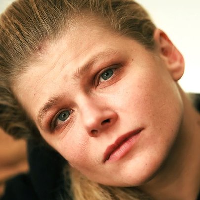 "Я просто дуріла від абсурду": акторка Анастасія Пустовіт — про волонтерство, ментальне здоров'я та повернення до професії - 412x412