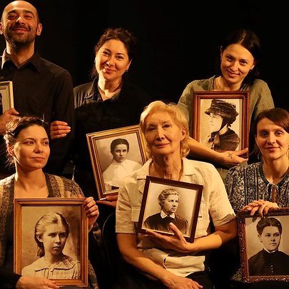 "Я досі не зрозумів Україну": режисер Річард Нельсон — про роботу над виставою "Більше краси, ніж туги" - 412x412