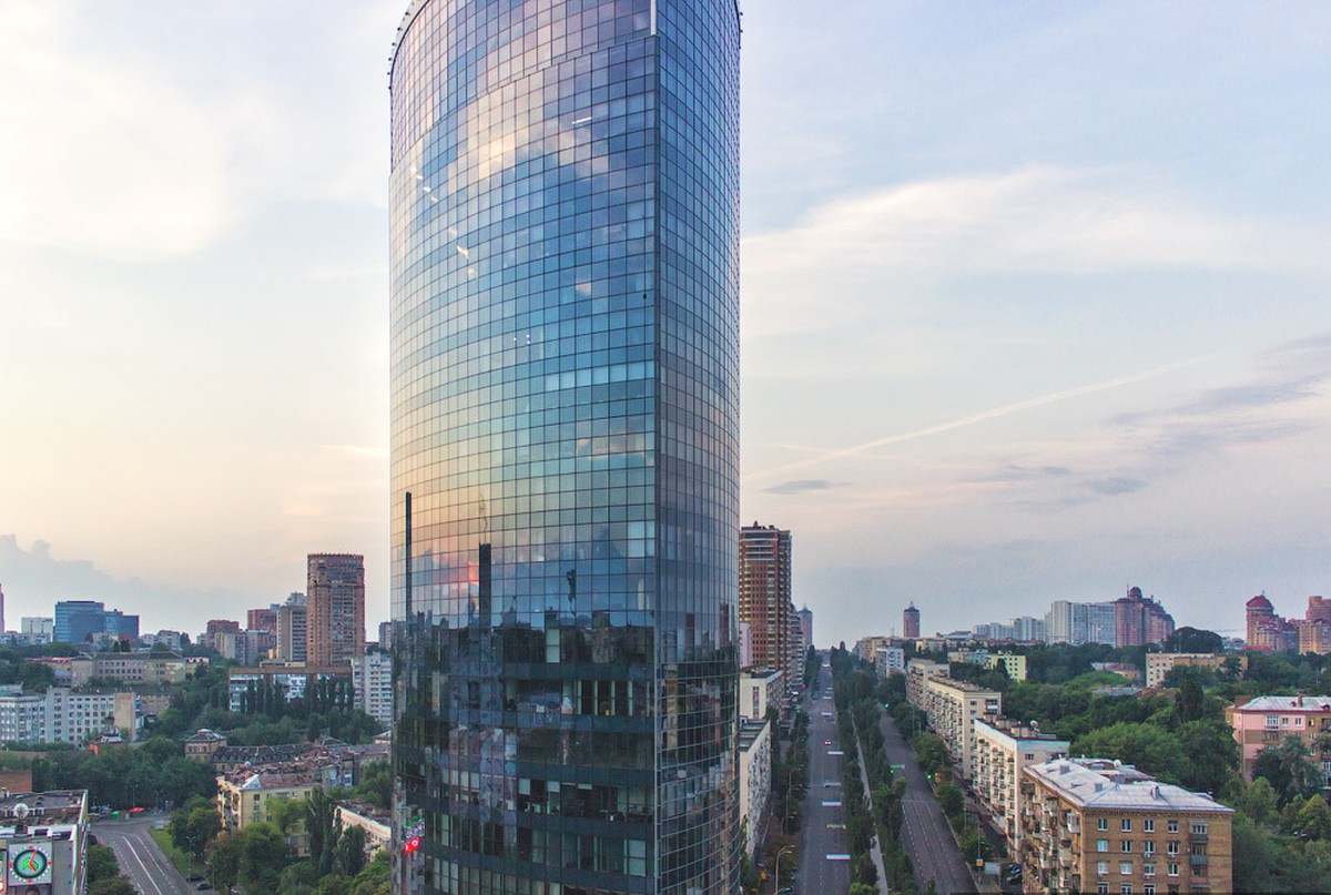 4 квітня в історії Києва: запуск української вікіпедії та відкриття одного з найбільших хмарочосів України