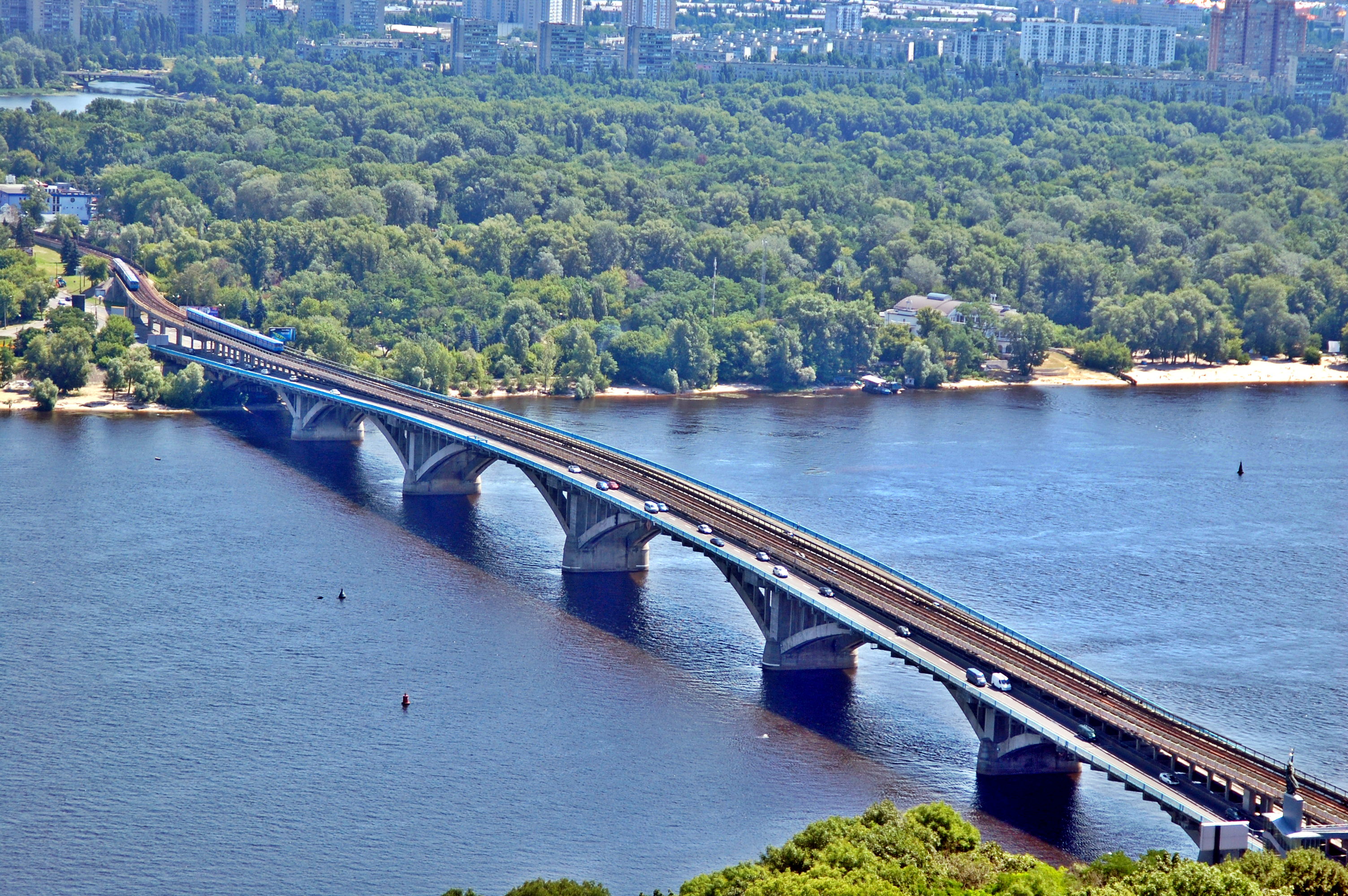 Що столична влада планує робити з аварійними мостами Метро і Патона