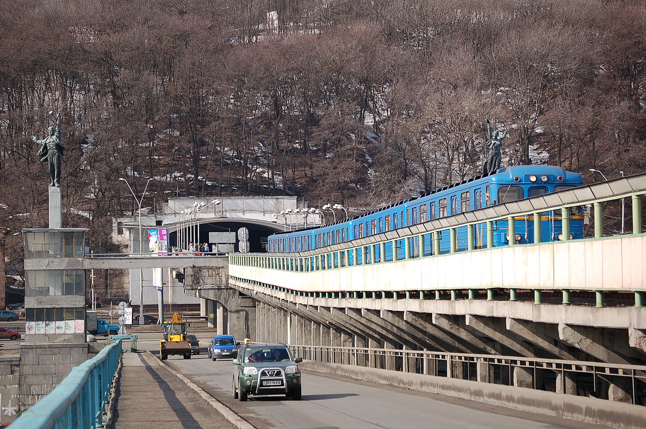 У Київраді допустили часткове закриття червоної гілки, якщо підтвердять аварійність мосту Метро