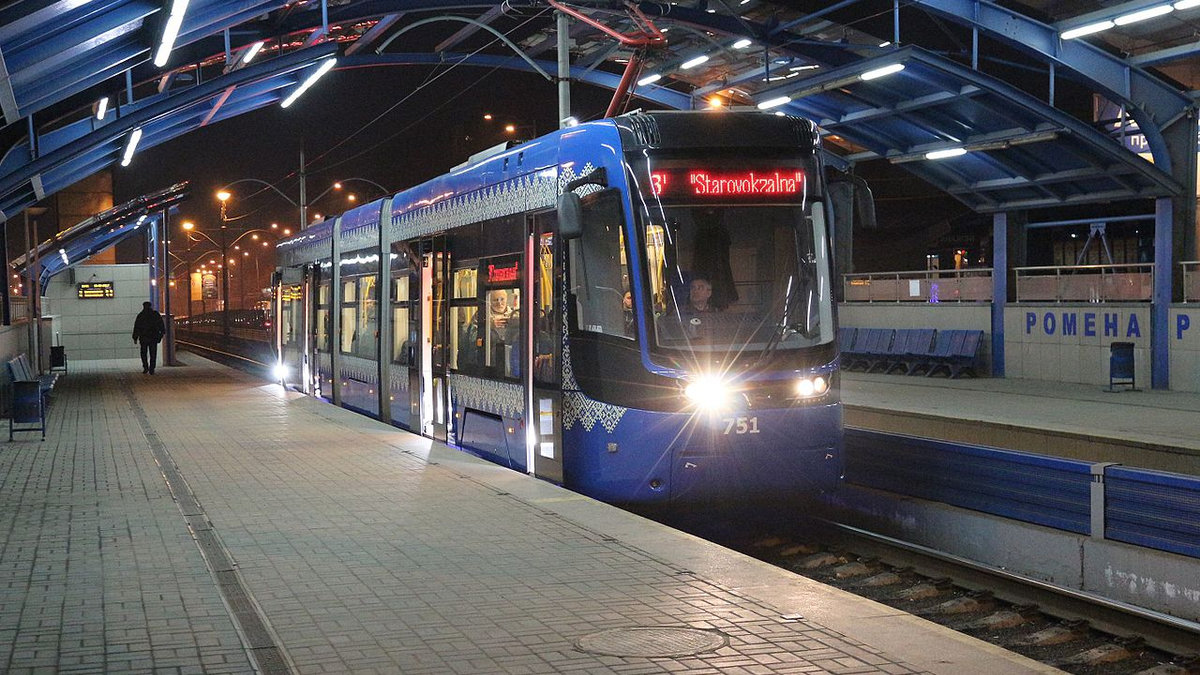 У Києві тимчасово зупинено рух трамваїв та тролейбуса: подробиці (оновлено)