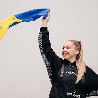 "Після обстрілів люди приходять, щоб відчути підтримку": історія власниці кав'ярні, що об'єднує спільноту - 412x412