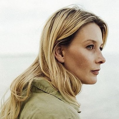 Акторка Любава Грешнова: "Ми возимо світом вистави українською. І це принципово" - 412x412