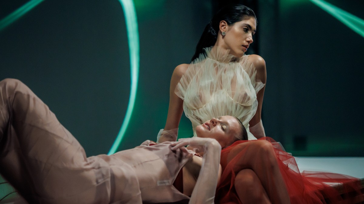 Четвертий день Ukrainian Fashion Week SS26: екосвідомий одяг, перформанс Poustovit і військові на подіумі
