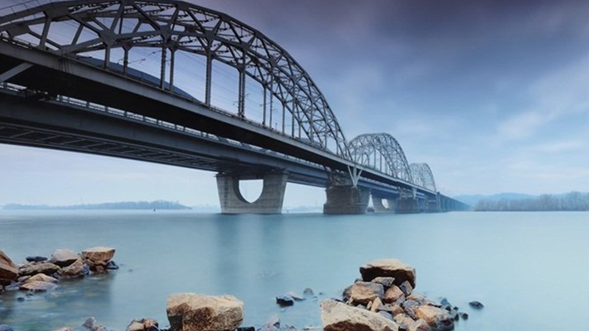 Кияни просять не перекривати Дарницький і Південний мости