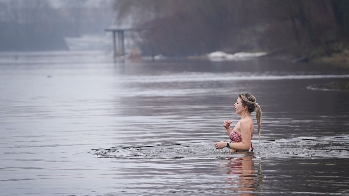 Киян просять не купатися у водоймах на Водохрещу, але на пляжах все ж чергуватимуть рятувальники