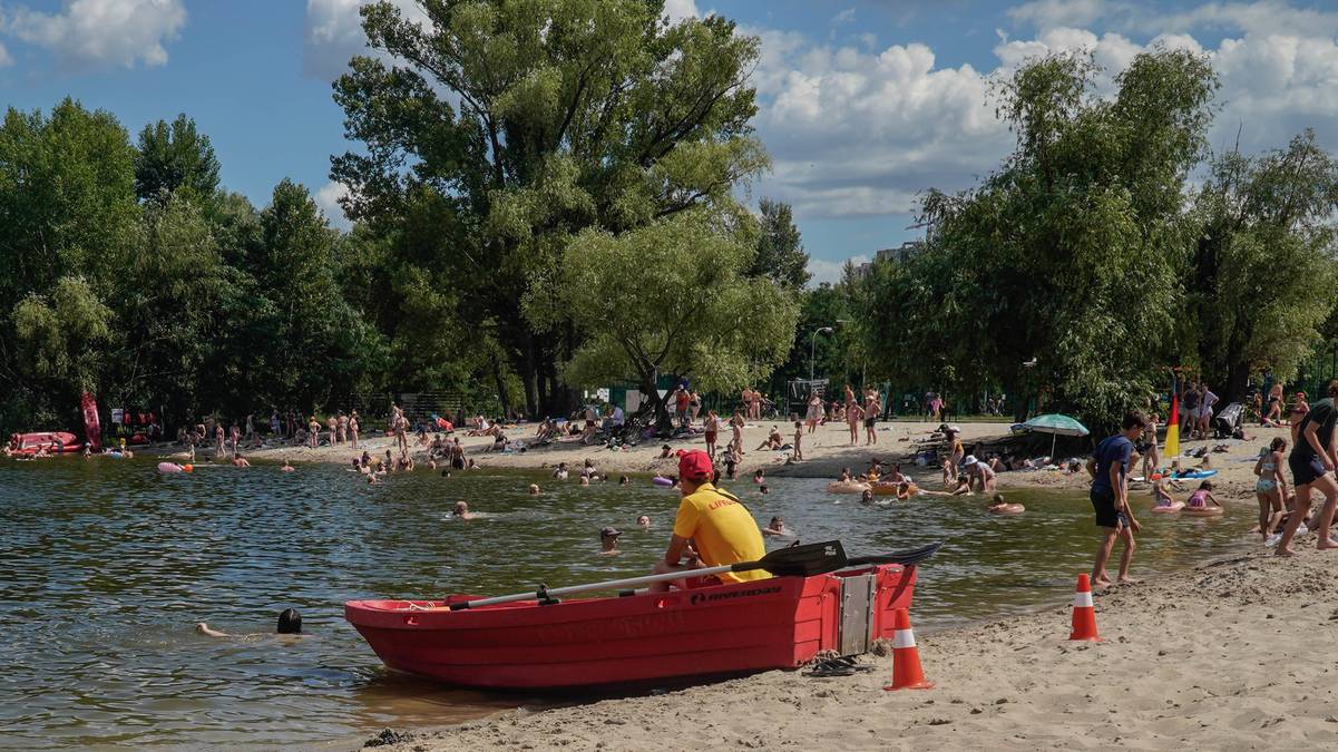 Лише на двох пляжах Києва безпечно купатися: свіжі результати перевірки