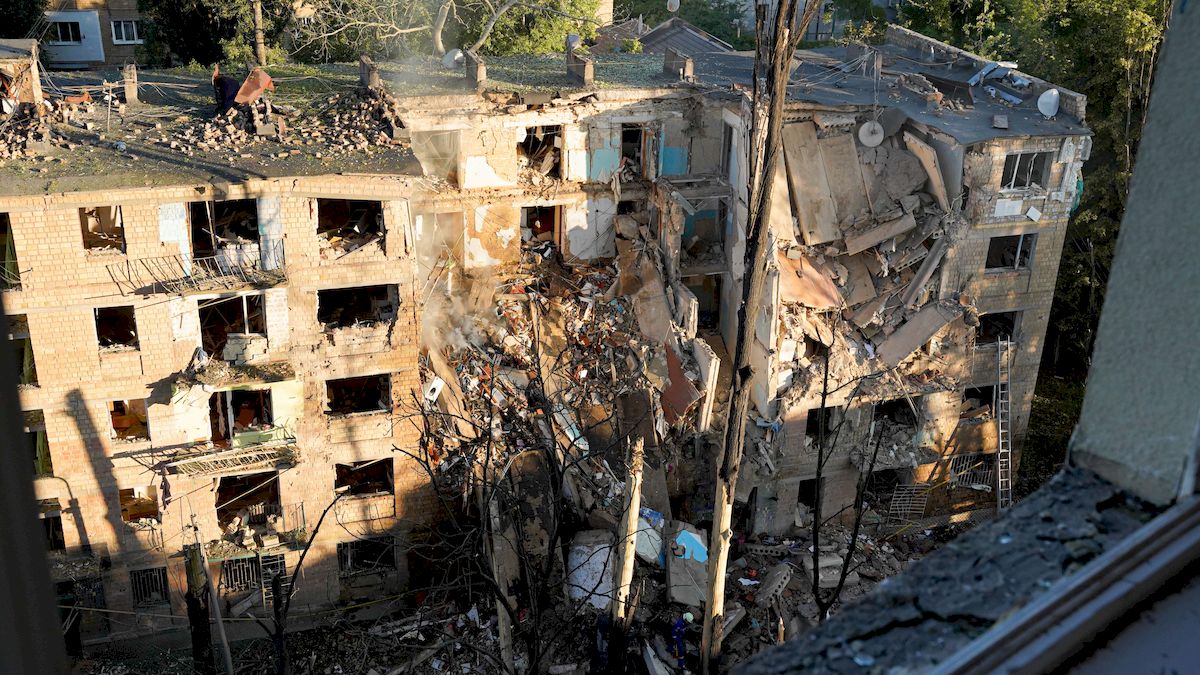 Наслідки масованого обстрілу Києва 23 червня: зруйнований житловий будинок, є загиблі та постраждалі