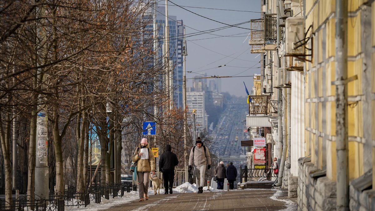 Одна з найтепліших за весь час: метеорологи підбили підсумки зими у Києві