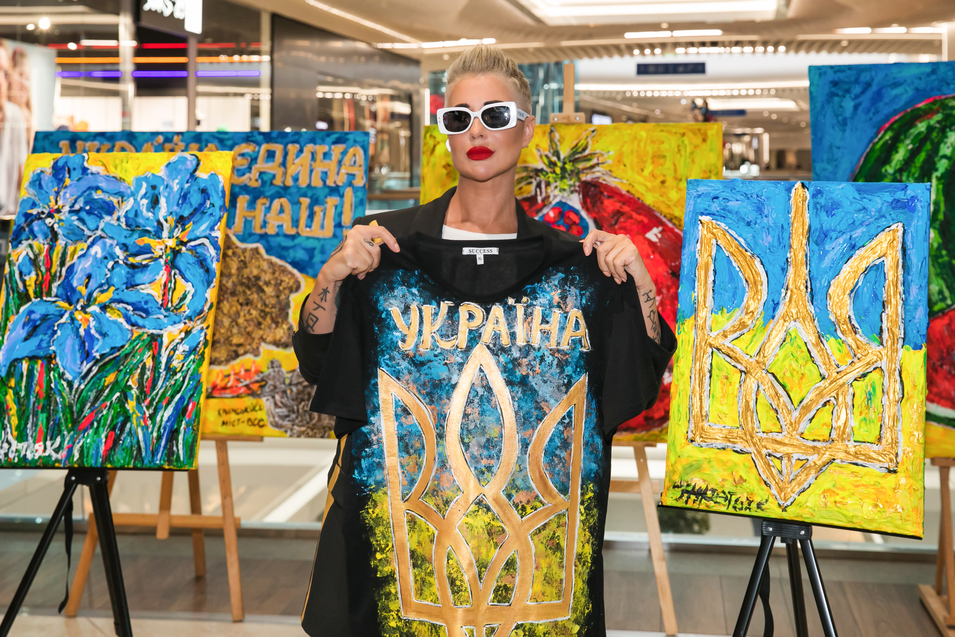 Художниця Ірина Третьяк розмалювала частину колекції одягу SUCCESS