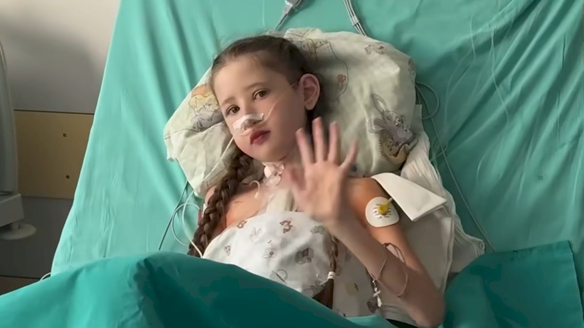Дівчинка, якій пересадили серце під час обстрілу Києва, прийшла до тями: відео