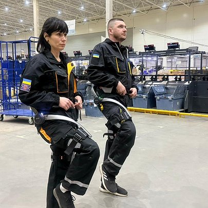 Укрпошта тестує екзоскелети для співробітників - 412x412
