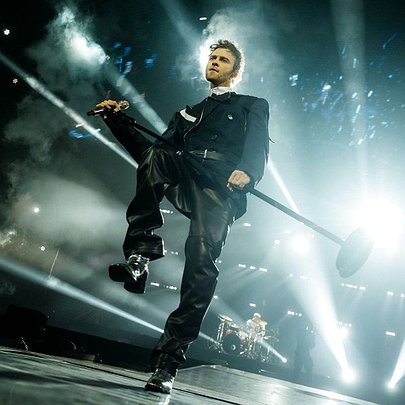 Хіти, прем'єри й 50-хвилинний блекаут: яким був концерт Макса Барських у Палаці спорту - 412x412