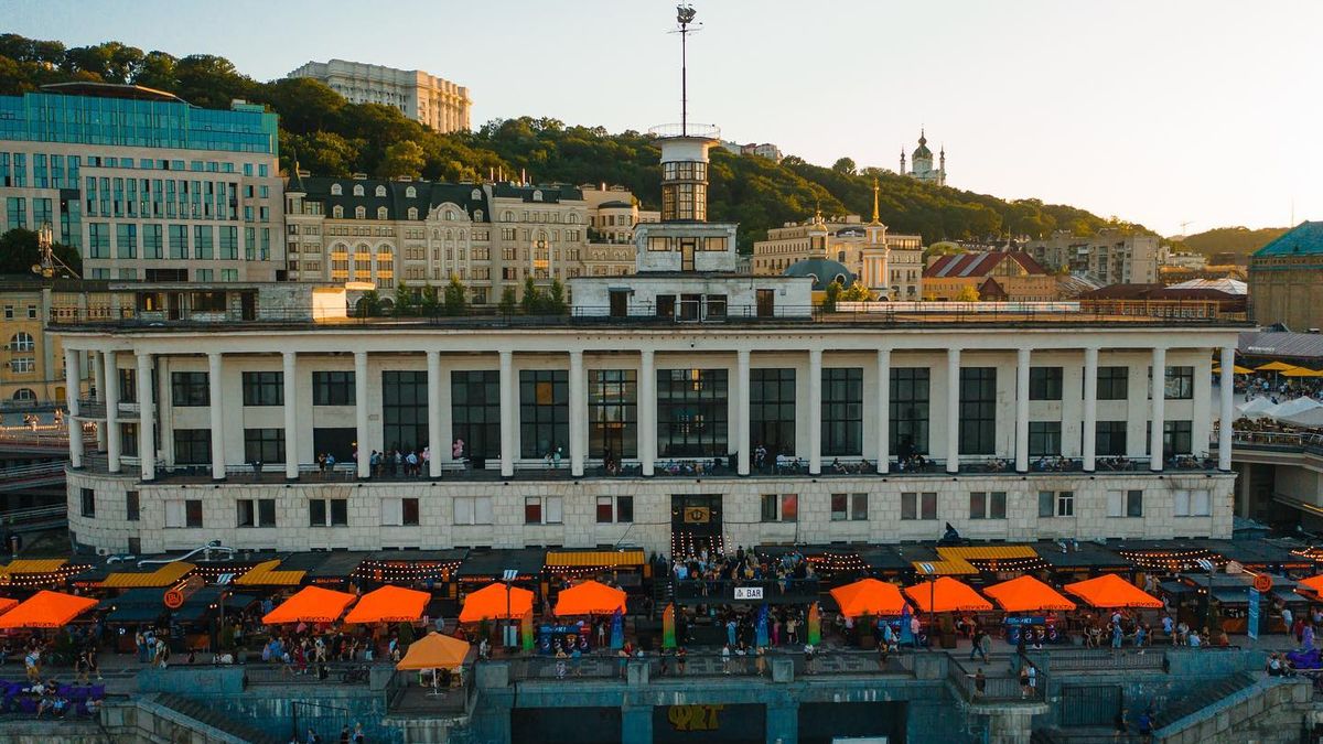 "Бухта Beefeater food station" відкрила сезон на Поштовій площі