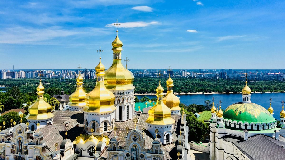 До Дня Конституції у Києві проведуть безплатні екскурсії містом: як потрапити
