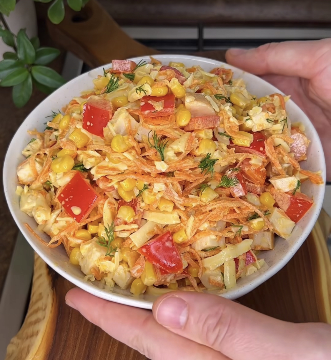 Салат із копченою куркою та корейською морквою