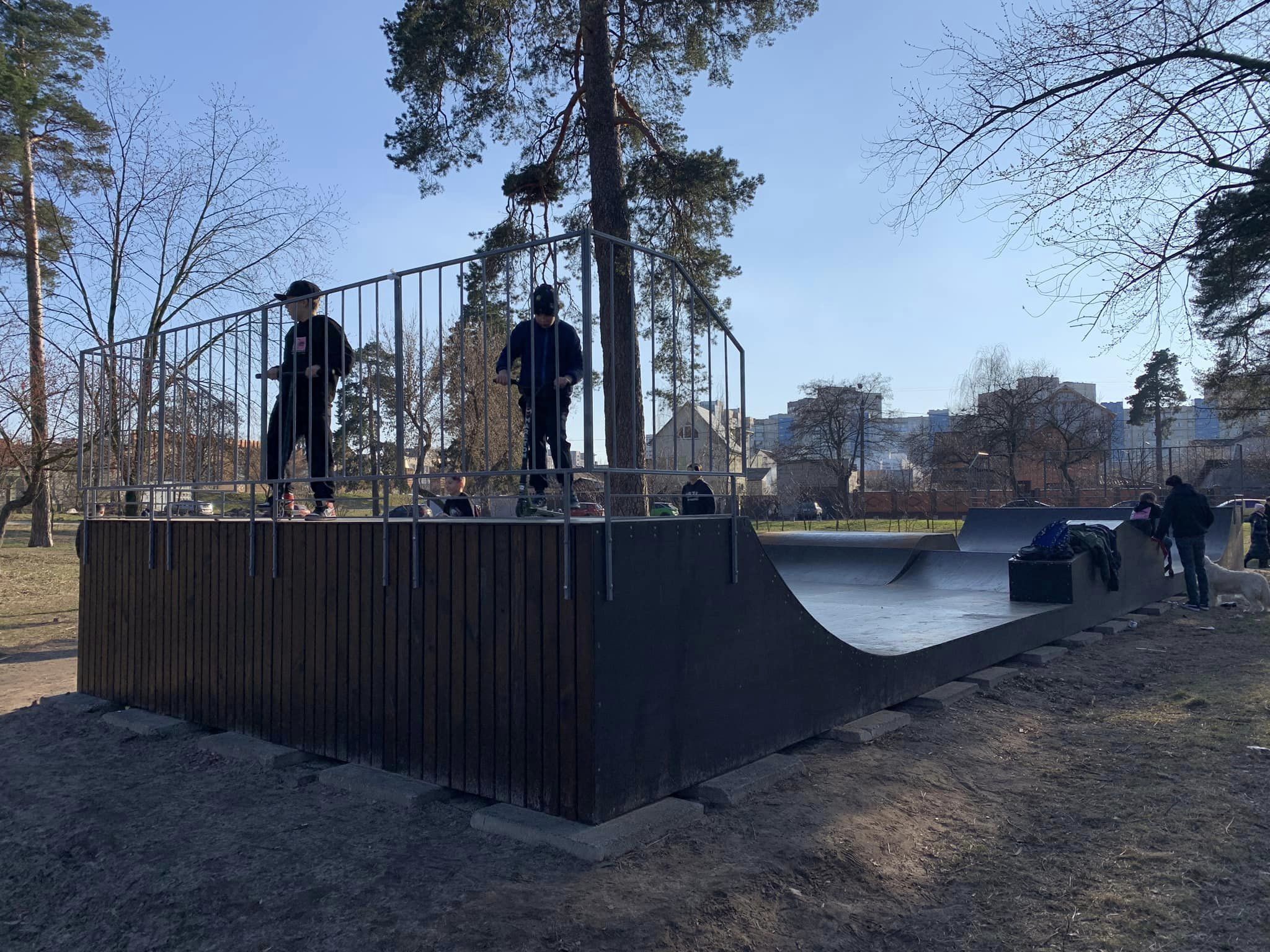 У парку Партизанської слави встановили скейт-парк