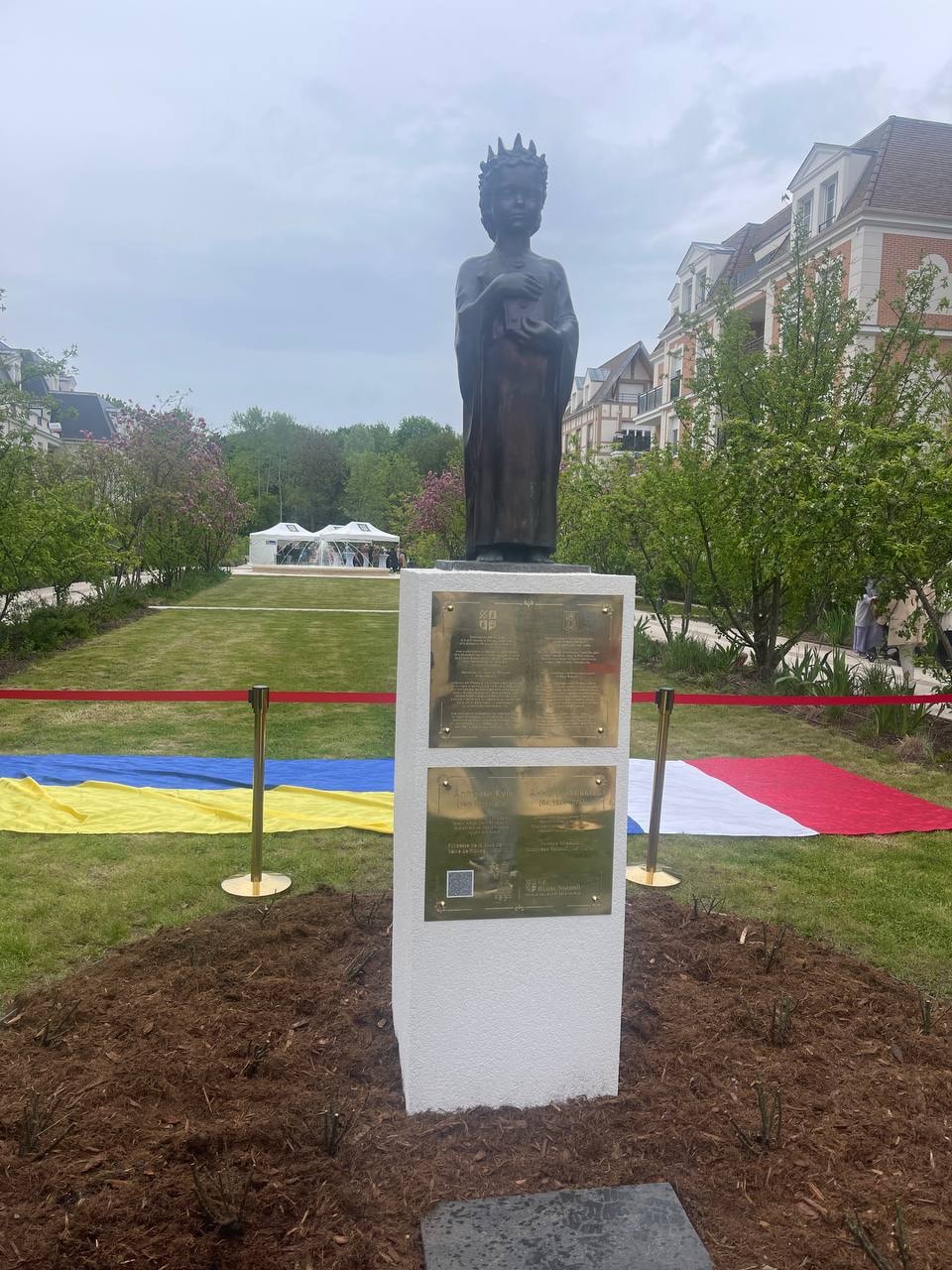 Королева Франції