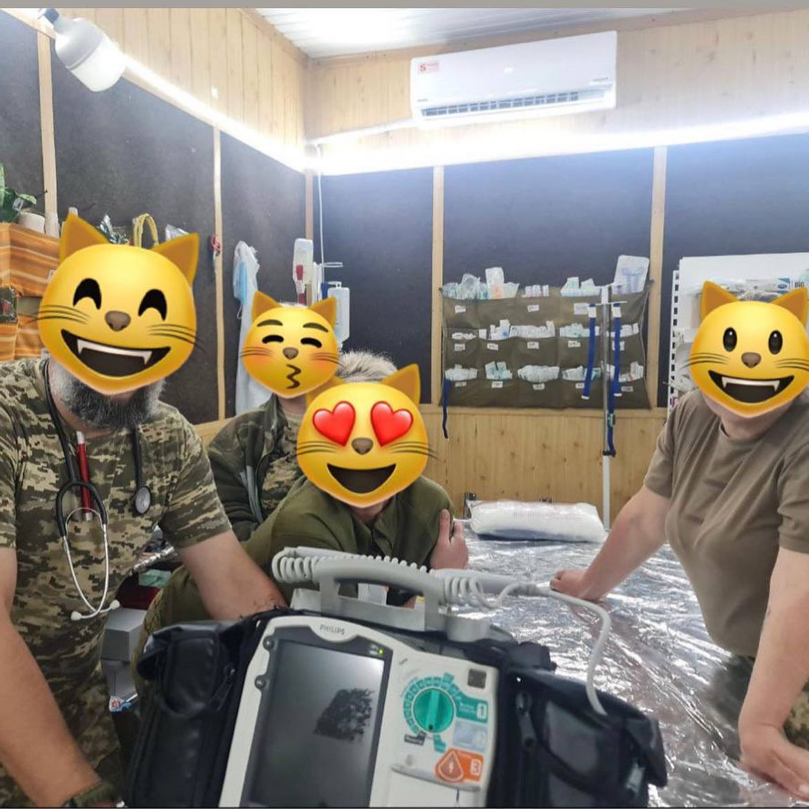 військові медики
